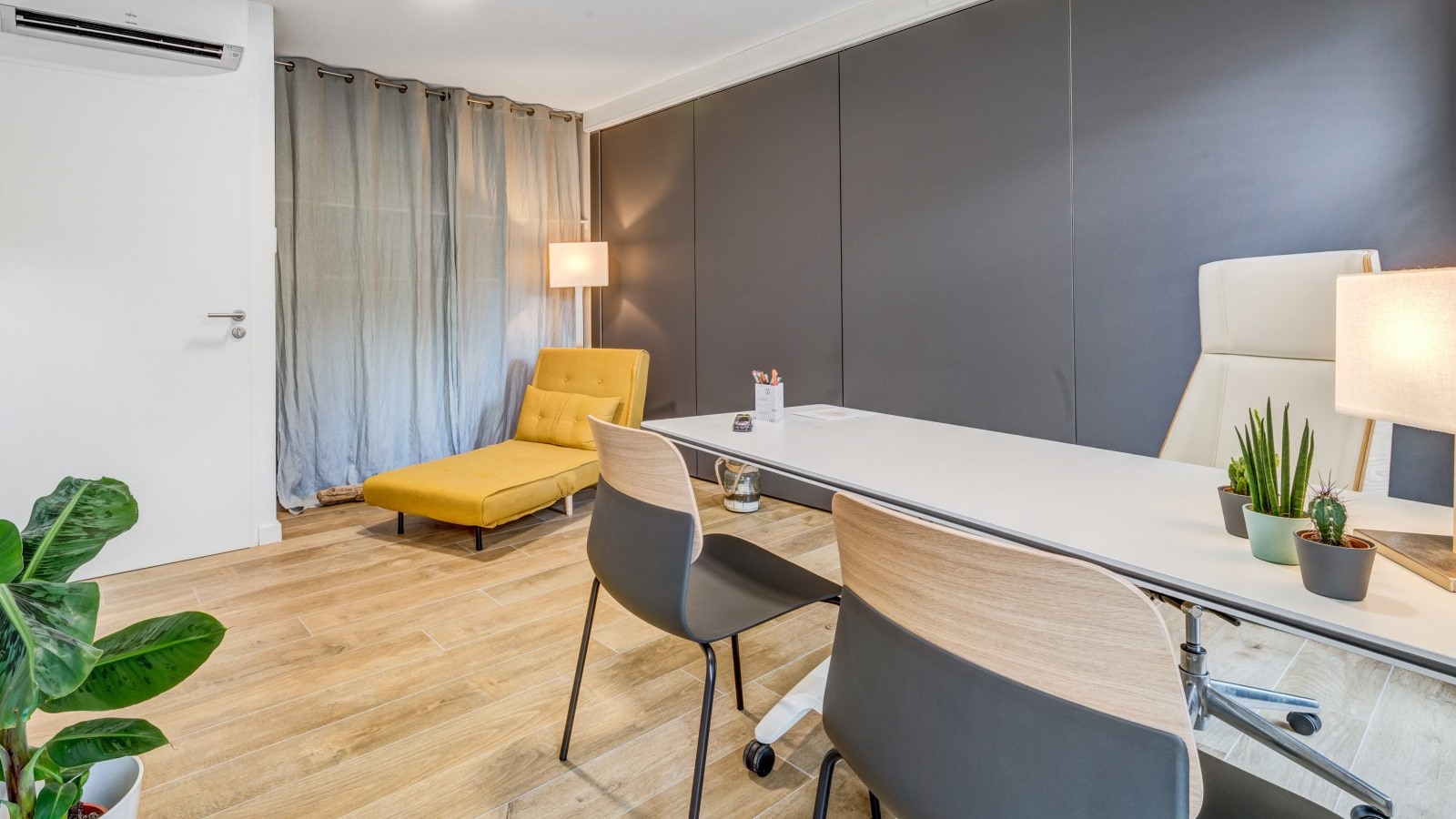 Bureau Cindy Laplace
